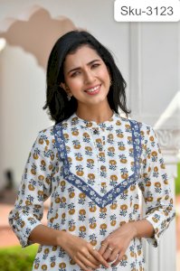 NIDA COTTON FLORAL MOTIFS KURTA